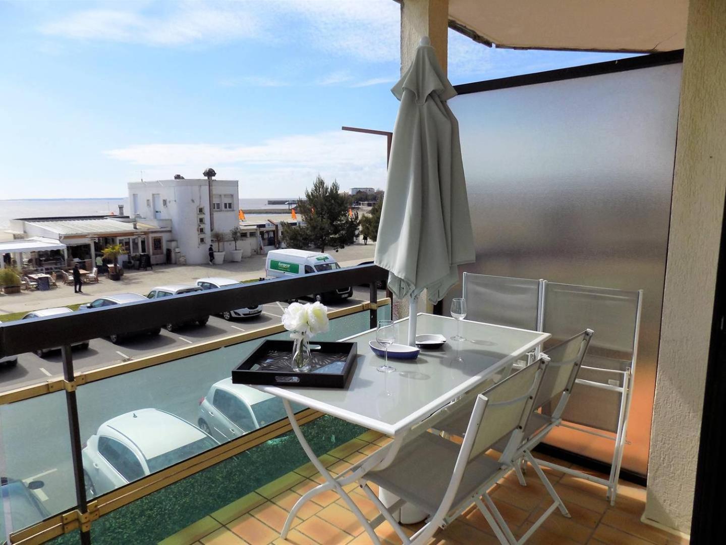 Saint Georges De Didonne - Pleine Vue Mer Pour Ce Studio Cabine Face A La Plage Extérieur photo